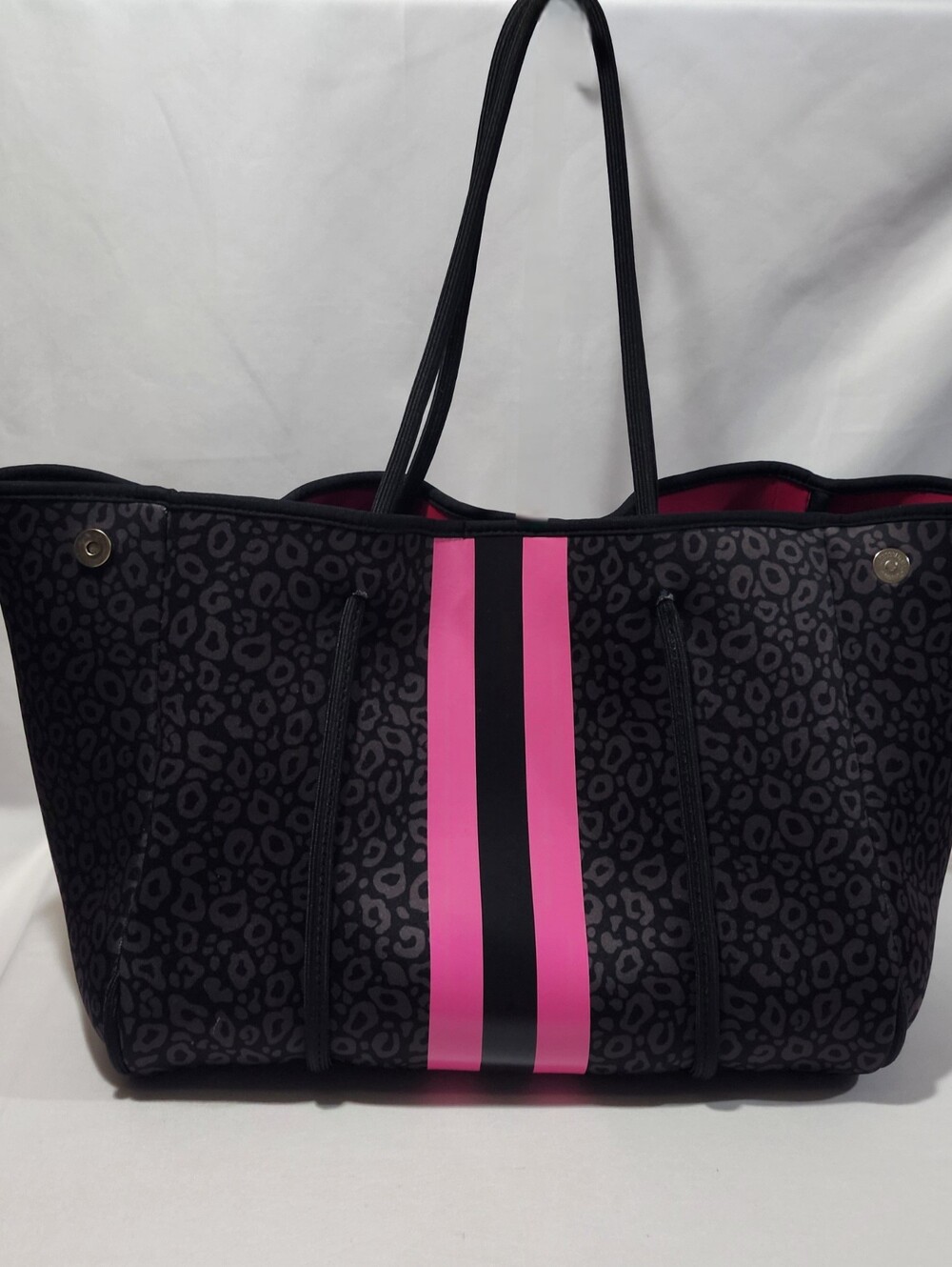 Glitzy Girlz Boutique Black Leopard Neoprene Tote w/ Pink Stripe Matching Pouch - Picture 4 of 13